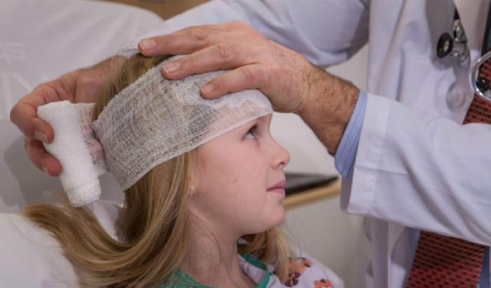 Le regole dei traumatologi per i più piccoli: occhio in piscina e casco in bici