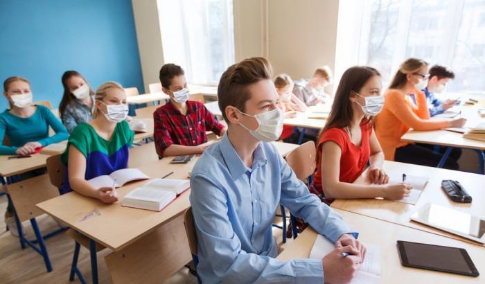 "Scuola, altro che banchi distanti. Il nodo è l'aria viziata in classe"